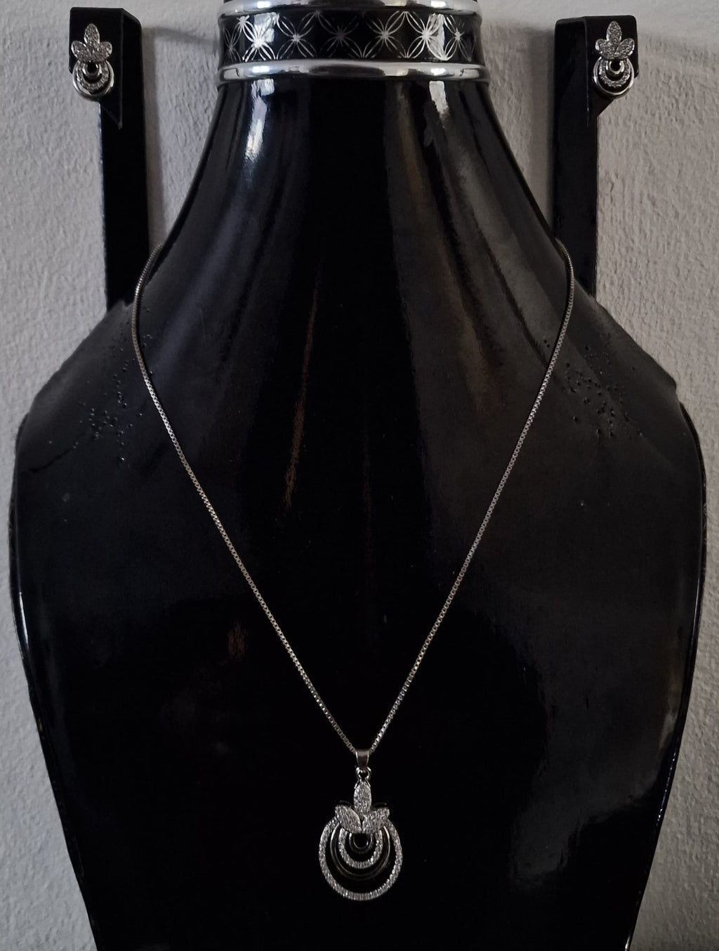 black bumble bee (aka TRIPLE B)